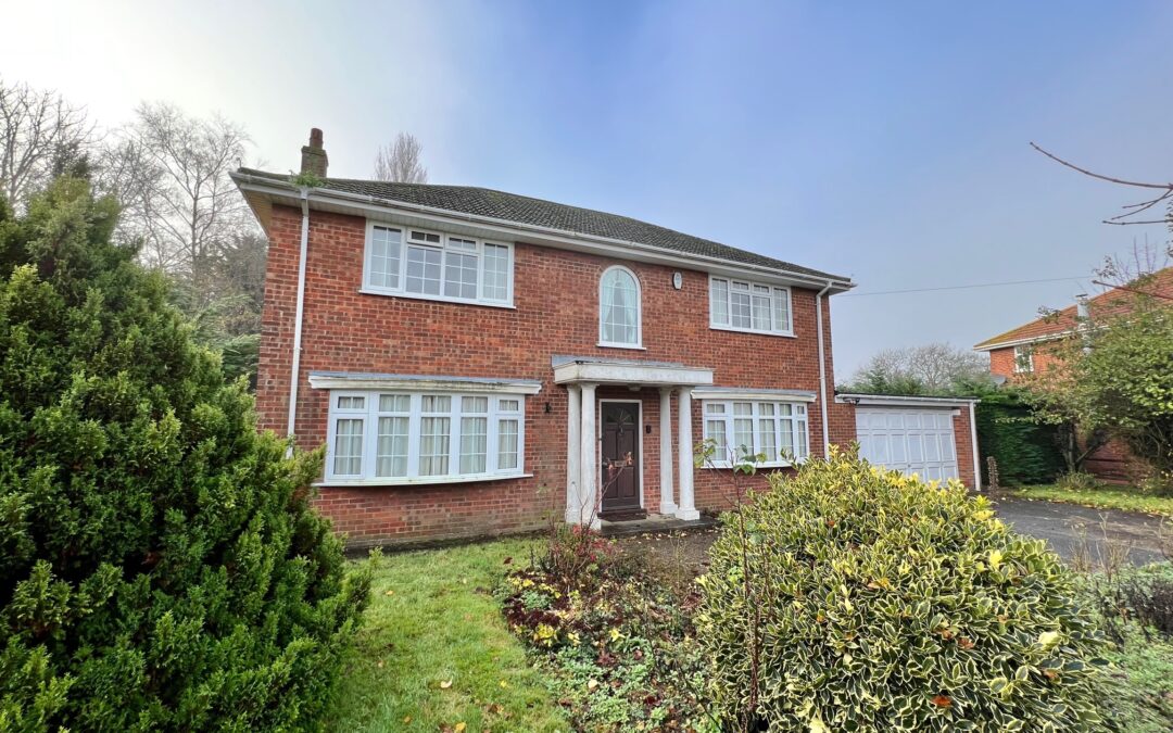 29 Albany Road
Louth
LN11 8ET