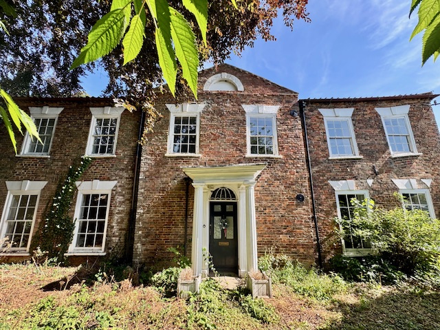 Rose Villa
3 East Street
Alford
LN13 9EQ