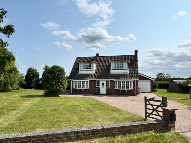 Hobbiton
Church End
North Somercotes
Louth
LN11 7PZ