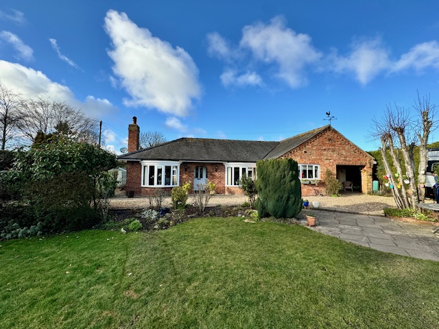 Tupmarsh
Wragholme Road
Grainthorpe
Louth
LN11 7JD