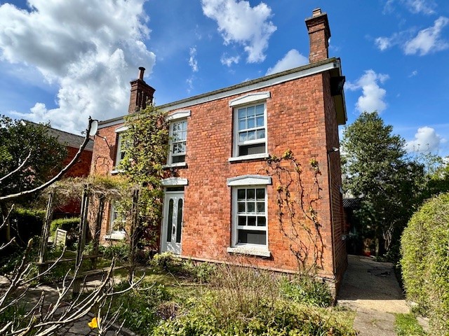 North Halls Villa
Binbrook
Market Rasen
LN8 6DQ