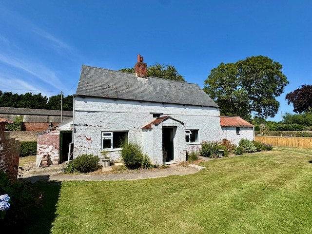 White Cottage
Duckthorpe Lane
Marshchapel
Grimsby
DN36 5TL